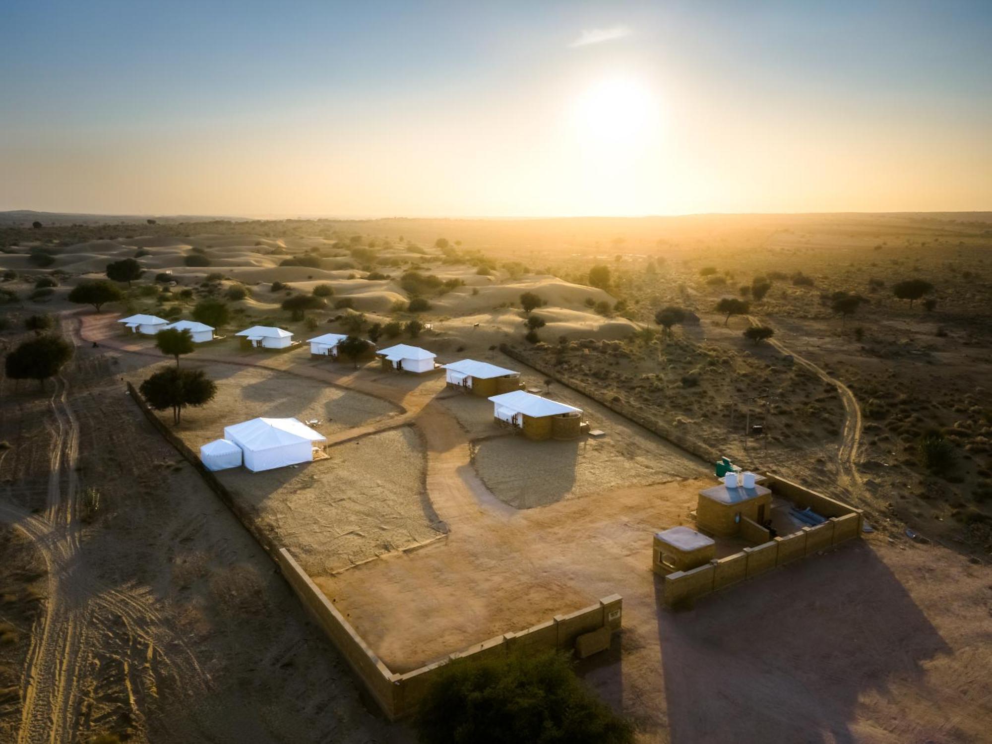 Hotel Grand Khalifa Luxury Camp Sām Esterno foto