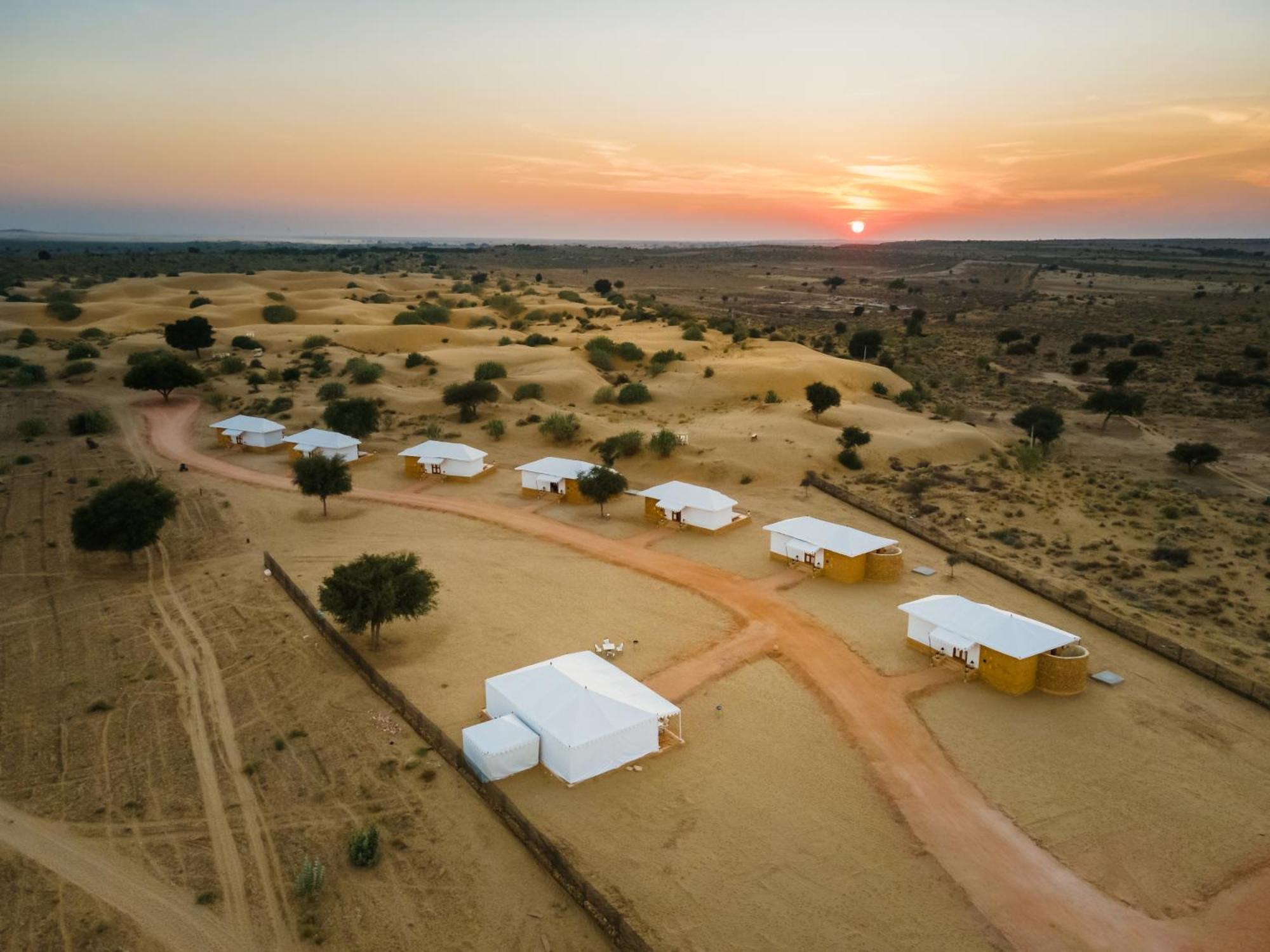 Hotel Grand Khalifa Luxury Camp Sām Esterno foto